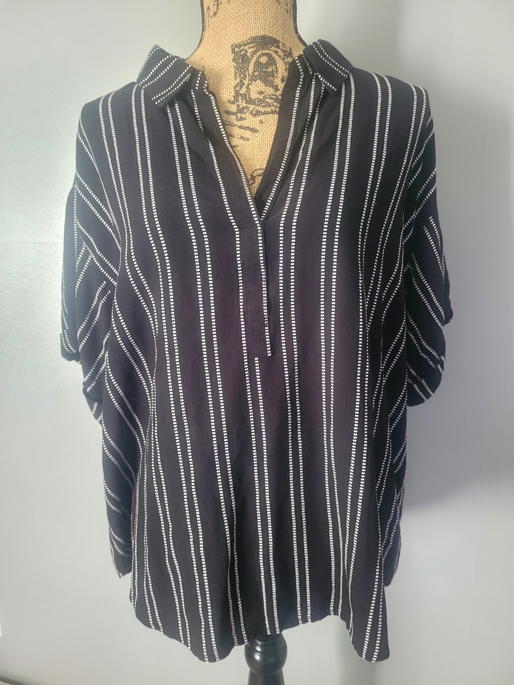 🖤 a.n.a Stripe V-Neck Blouse